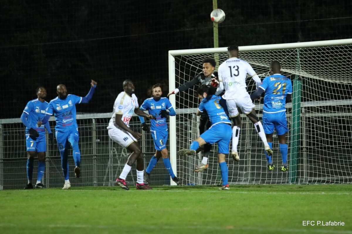 1223-L'Étoile FC bloquée par Alès - partage des points avant le choc contre Toulon